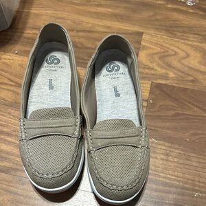 Cloudsteppers by Clarks Women's Taupe Flats